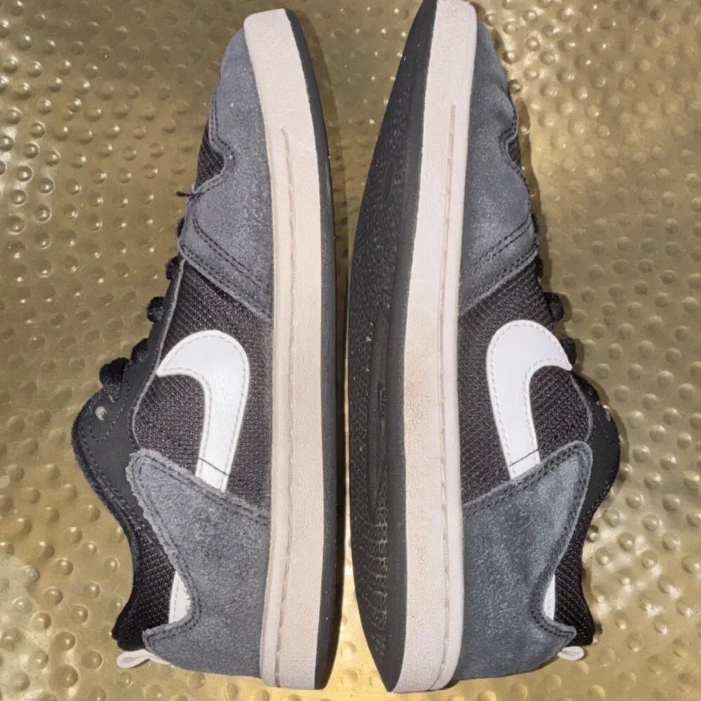 Nike SB Alleyoop Low Top Skate Shoes Black/Gray White Swoosh US size 6Y